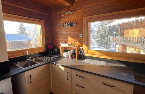 Cohennoz Ski Chalet | Ideal Family Chalet Near Slopes with Breakfast & Kitchen