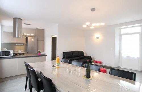 Baudreville Cottage | Gite La Haye-Surville: Ideal Stay for 9 with Spa & Breakfast