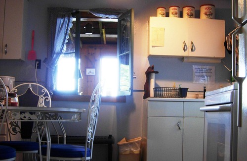 Valois Cottage | Pet-Friendly Family Cottage in Seneca Lake Wine Country