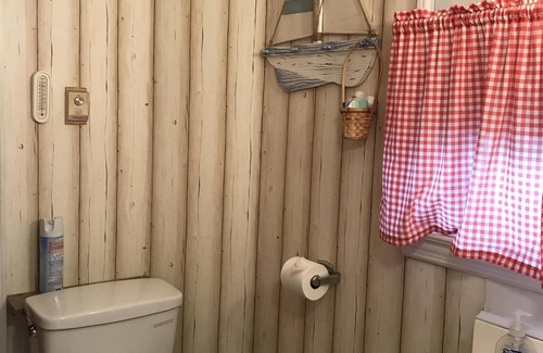 Three Rivers Cottage | Cozy Family Cottage on Corey Lake with Pool & Pet Friendly