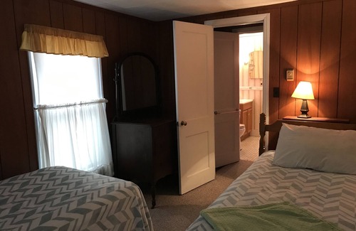 Three Rivers Cottage | Cozy Family Cottage on Corey Lake with Pool & Pet Friendly
