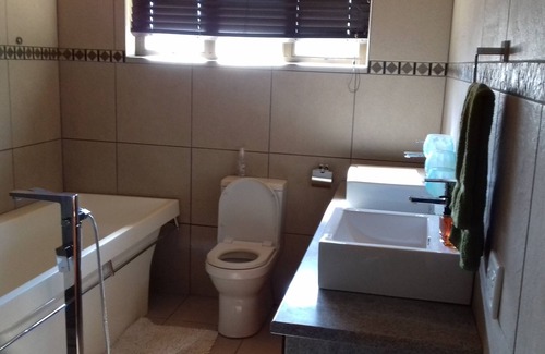Grootfontein Other | Cozy Family Cottage with Kitchenette & Pool Access