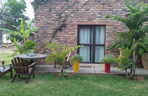 Grootfontein Other | Cozy Family Cottage with Kitchenette & Pool Access
