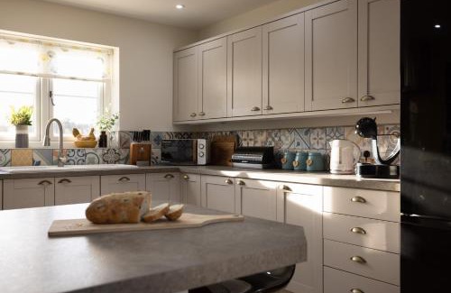 Llandovery House | Family Country Cottage with Mountain Views & Hot Tub