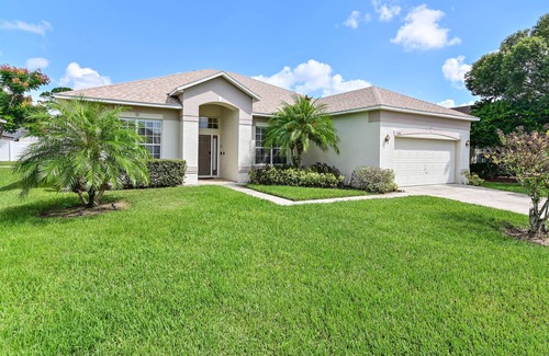 Ridgewood Lakes House | Family-Friendly Disney Paradise with Pool & Game Room