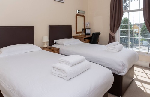 Retford House | Family Ensuite at The Lawns Guest House - 9.4/10 Rated Stay