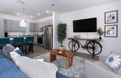 Pelham House | Guest Rated 10/10: Elegant 2BR Townhouse Near Oak Mt