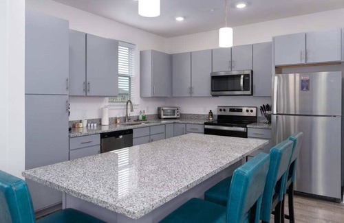 Pelham House | Guest Rated 10/10: Elegant 2BR Townhouse Near Oak Mt