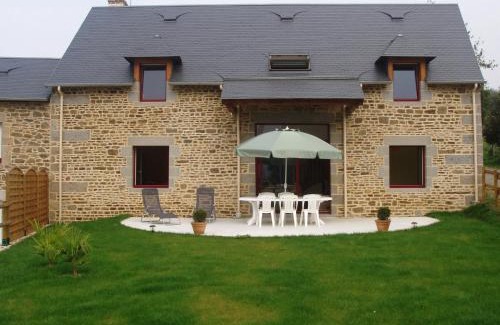 Isigny-le-Buat House | Beautiful Cottage in Normandy with Large Garden & Pet Friendly