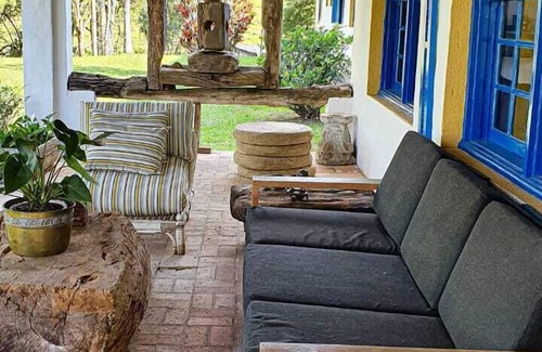 Igarata House | Family Farm Retreat with 10 Suites & Pet-Friendly Amenities