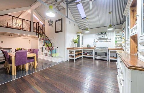 Bullsbrook House | Ideal Family Farm Stay in Swan Valley, Perth with Breakfast