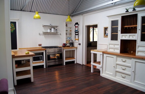 Bullsbrook House | Ideal Family Farm Stay in Swan Valley, Perth with Breakfast