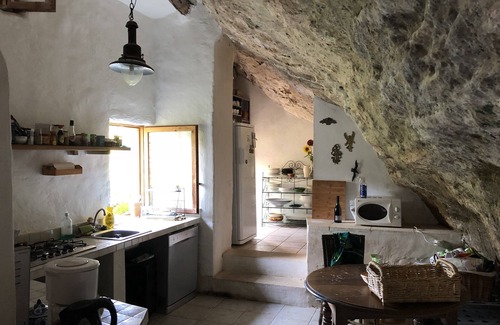 Bonnieux House | Idyllic Family Farmhouse with Pool in Luberon’s Heart