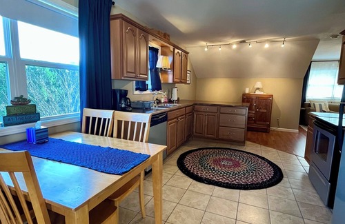 Dandridge House | Family Fishing Cottage at Bebber’s Point – Private Cove, Dock & Room for 15