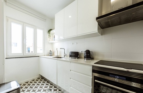 Tavira Apartment | Family Flat in Central Location with Terrace & Spa Access
