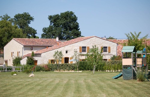 Montpellier de Medillan House | Family Estate with Indoor Pool, 20 Minutes from the Beach