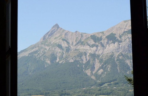 Saint-Bonnet-en-Champsaur Ski Chalet | Spacious Family Chalet with Pool and Lake View Amenities