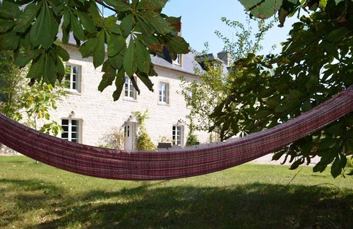 Sainte-Marie-du-Mont Cottage | Family-Friendly Gite Sainte-Marie-du-Mont with Spa & Kitchen