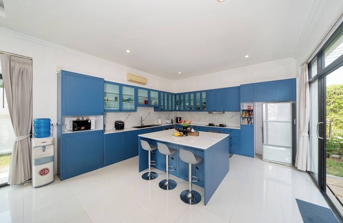Choeng Thale Villa | Family Friendly 4-bedroom & 1200sqm Villa, 20m Pool, 15Min to Beach - Bua Sawan
