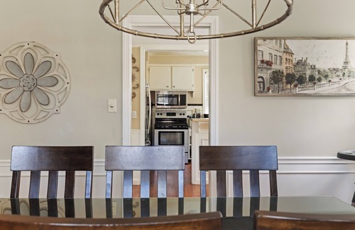 University Heights House | Family Friendly Home, Sleeps 12, 10 min to Cleveland Clinic. Space for Many!