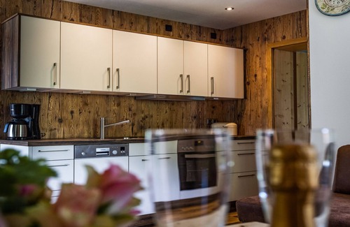 Marktschellenberg Apartment | Cozy Country House Apartment with Terrace for Families