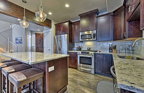 Pinebrook House | Family-Friendly Retreat with Ocean Views & 10/10 Guest Ratings
