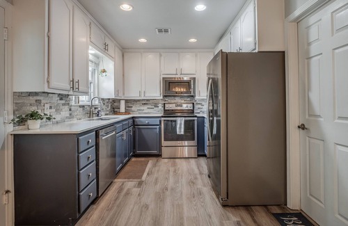 Central Oklahoma City House | Perfect Family Retreat with BBQ, Games & Spa in OKC