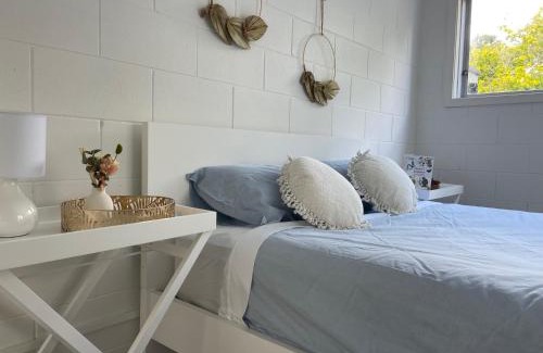 Murrays Bay Apartment | Family-Friendly 3BR Flat Steps from the Beach & Pool Access
