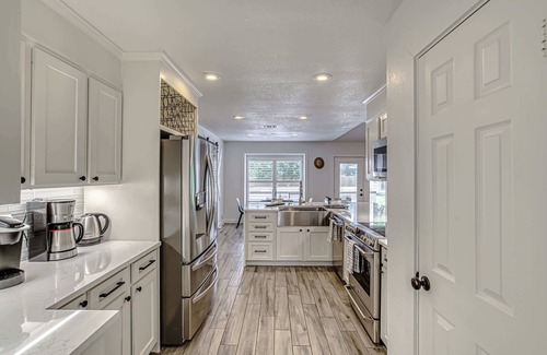 West Oak Hill House | Family-Friendly 3BR w/Private Pool & BBQ in SW Austin