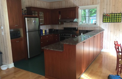 Sorrento House | Ideal Family Retreat with Pool and Kitchen Amenities