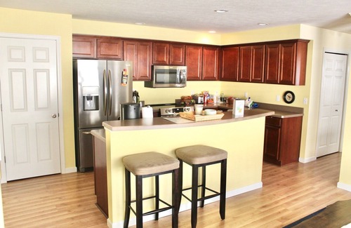 South Bend House | Family-friendly 4BR House Near ND with Great Amenities