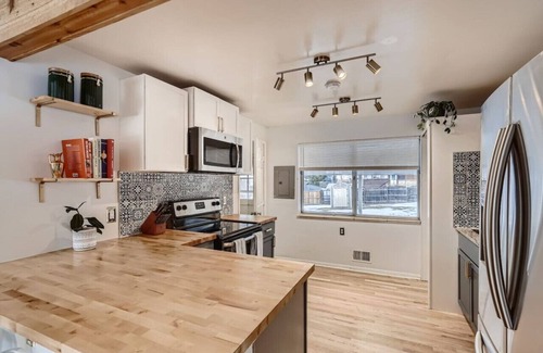 Lamar Heights Area House | Enjoy a Rewarding Stay with Pet-Friendly Amenities
