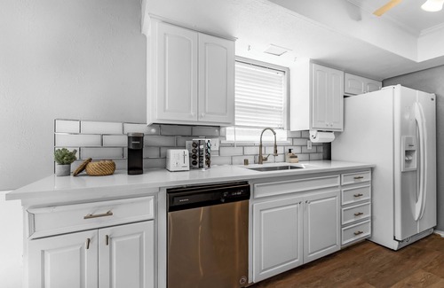 Carrollton House | Ideal 4BR Retreat Near DFW Attractions with Family Amenities