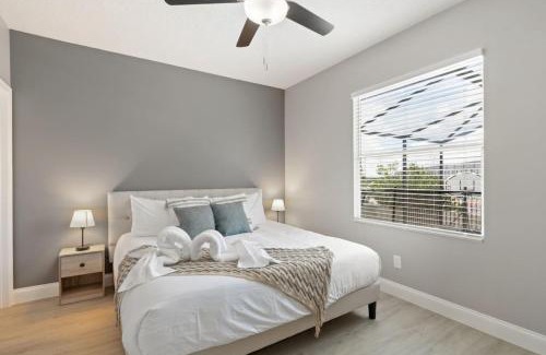 Sunset Ridge Villa | Inviting Villa with Pool Near Disney for Family Getaways