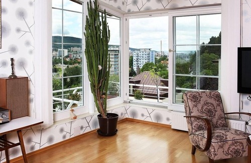 Zlin Apartment | Family-Friendly 90m2 Apartment with Pool and Breakfast