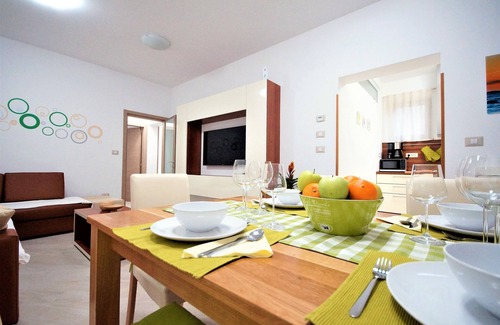 Vintijan Apartment | Family-Friendly Apartment with Ocean View for 6 Guests