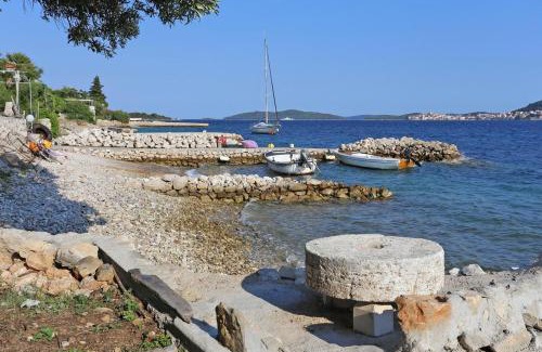Kuciste Apartment | Family-Friendly Apartments with Pool in Kuciste, Peljesac