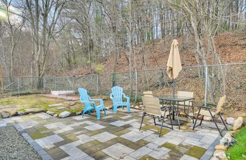 Avon House | Family-Oriented Avon Home Near Hartford with Kitchen Access