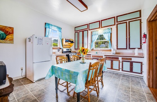Westport House | Inviting Beach House with Free WiFi & Ocean Views