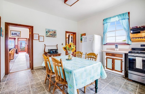 Westport House | Inviting Beach House with Free WiFi & Ocean Views