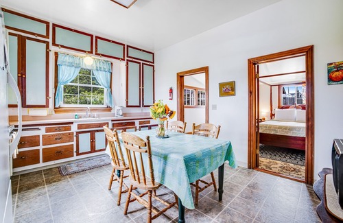 Westport House | Inviting Beach House with Free WiFi & Ocean Views