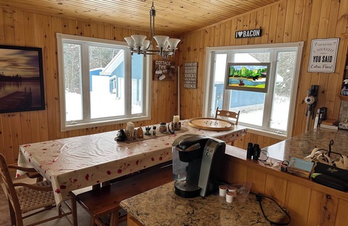 Armour House | Family-Friendly Cottage with all the Amenities You Need!