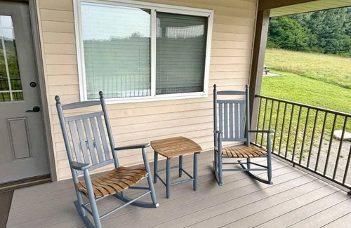 Whitney Point Cottage | Family-Friendly Cottage with Deck Near Lake for Adventure