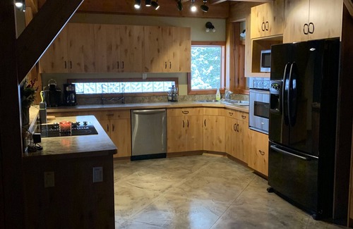 Revelstoke House | Welcoming Timber Frame Home with Spa and Family Amenities
