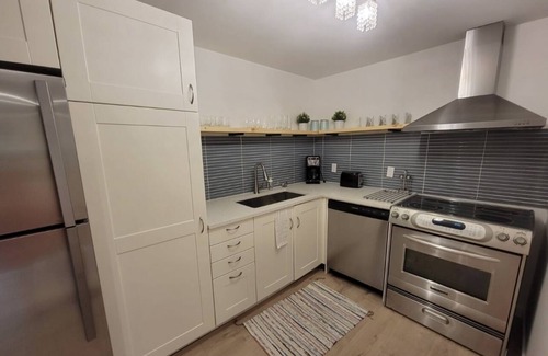 Lynn Valley House | Family Friendly Modern Garden Suite in Lynn Valley - 10/10 Rated