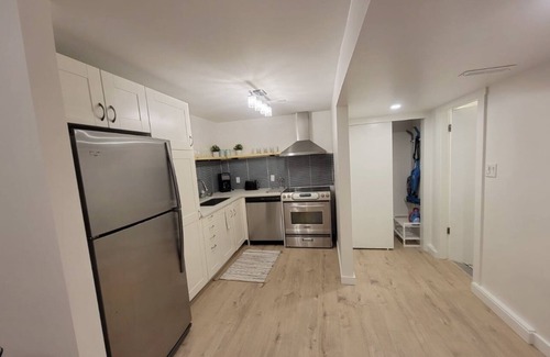 Lynn Valley House | Family Friendly Modern Garden Suite in Lynn Valley - 10/10 Rated