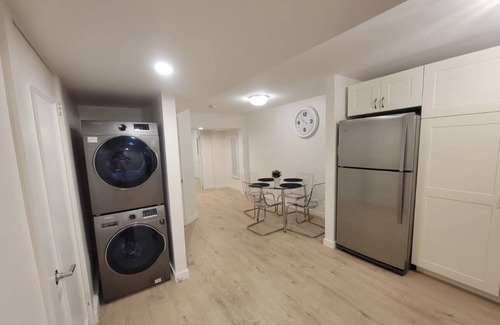 Lynn Valley House | Family Friendly Modern Garden Suite in Lynn Valley - 10/10 Rated