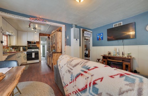 Prudenville Cabin | Family-Friendly Cabin with Lake Access and Spa Amenities