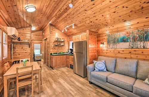 New Bern Cabin | Family-Friendly Cabin with Spa & Kitchen near New Bern