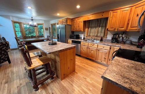 Murphy Cabin | Scenic Mountain View Cabin by Blue Ridge with Hot Tub & Pool